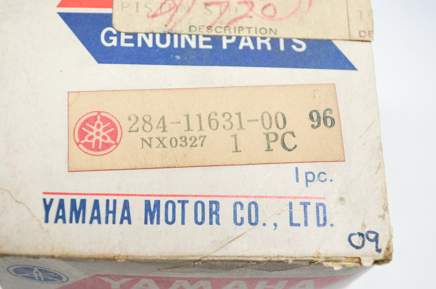 OEM Yamaha 284-11631-00-96 Piston STD NOS