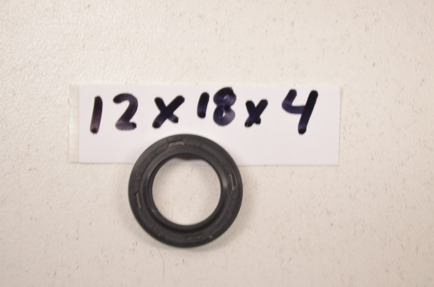 New TNT Oil Seal 12x18x4mm NOS