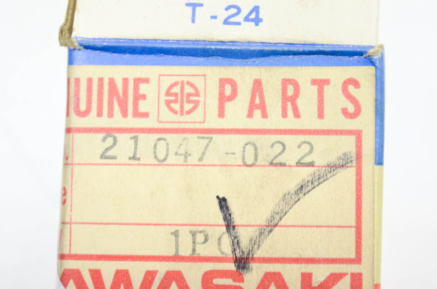 OEM Kawasaki 21047-022 Lighting Coil A NOS