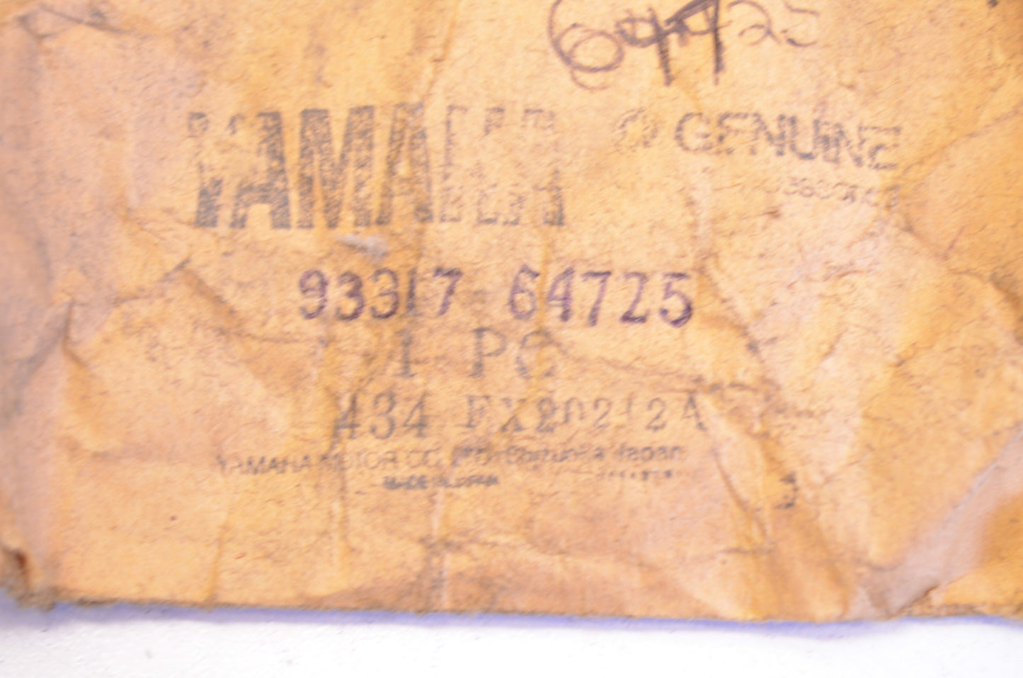 OEM Yamaha 93317-64725-00 Cylinder Bearing #17 NOS