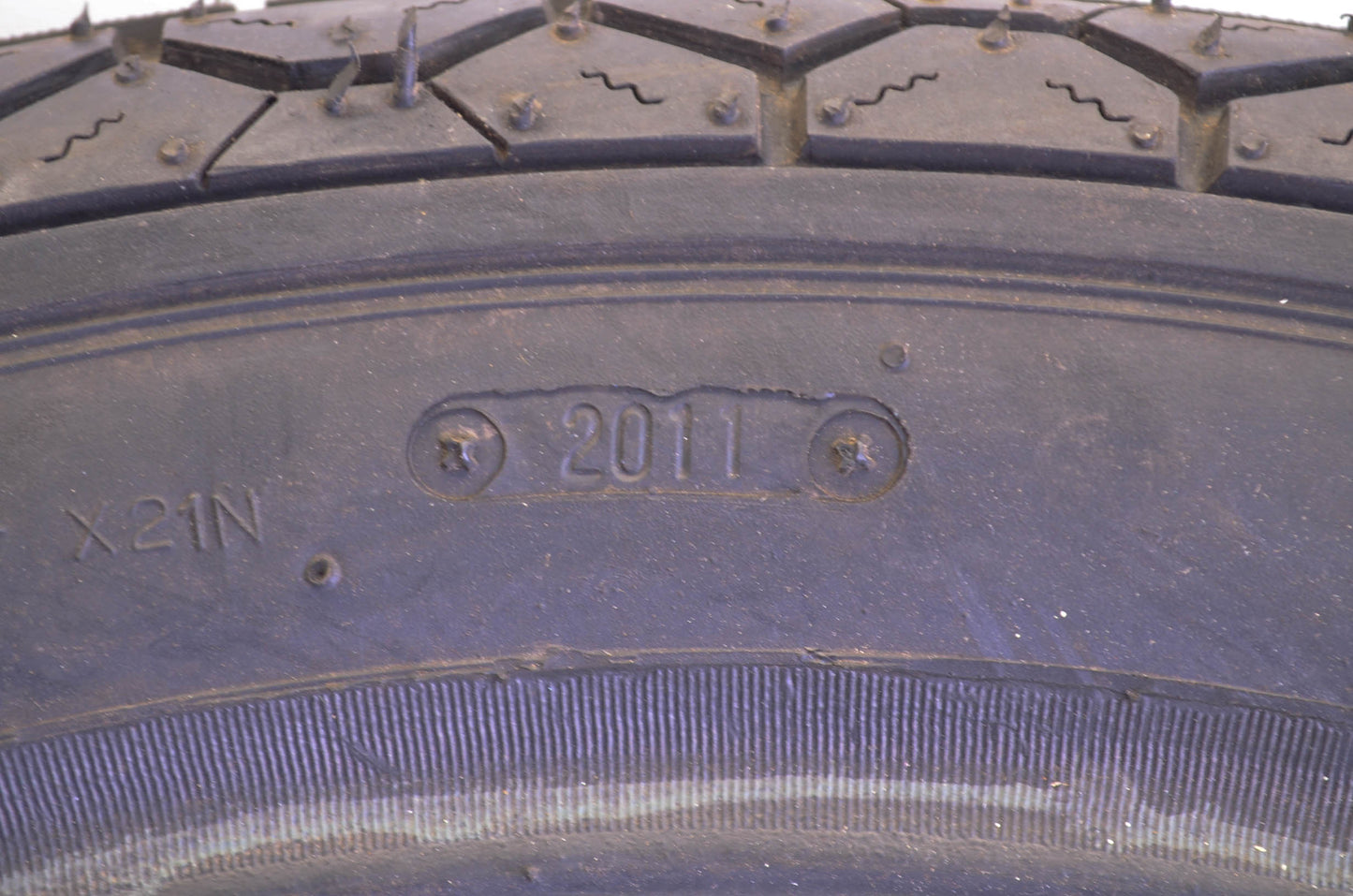 New Duro 3.25H19 Tire NOS
