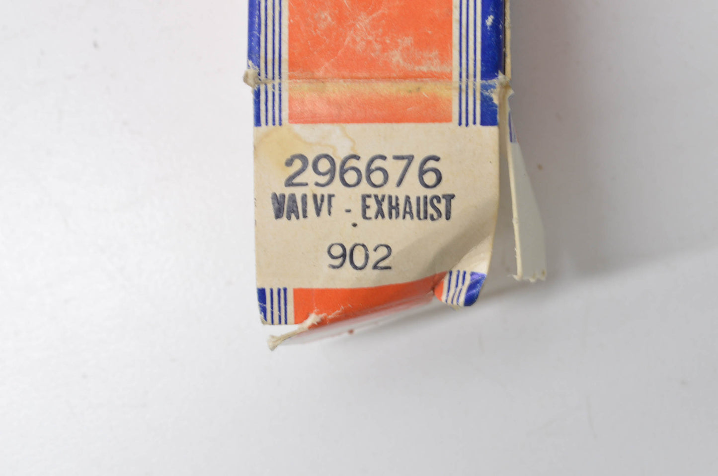 OEM Briggs & Stratton 296676 Exhaust Valve NOS