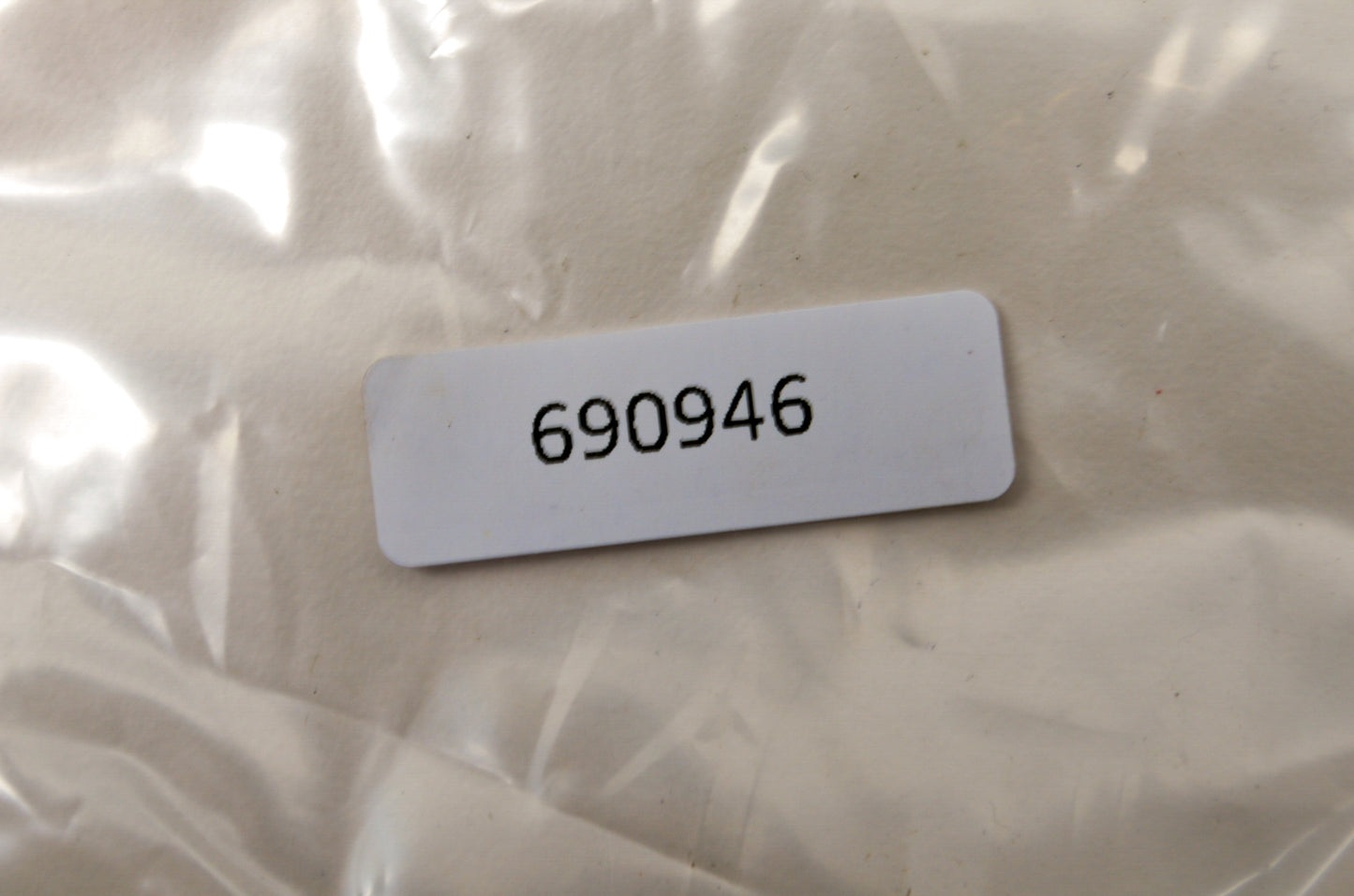 OEM Briggs & Stratton 690946 Plug NOS