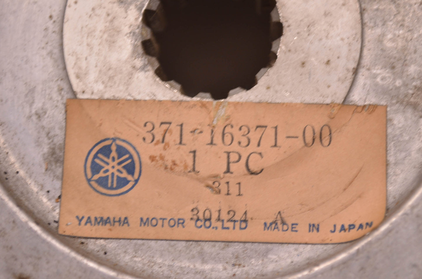 OEM Yamaha 371-16371-00-00 Clutch Boss NOS