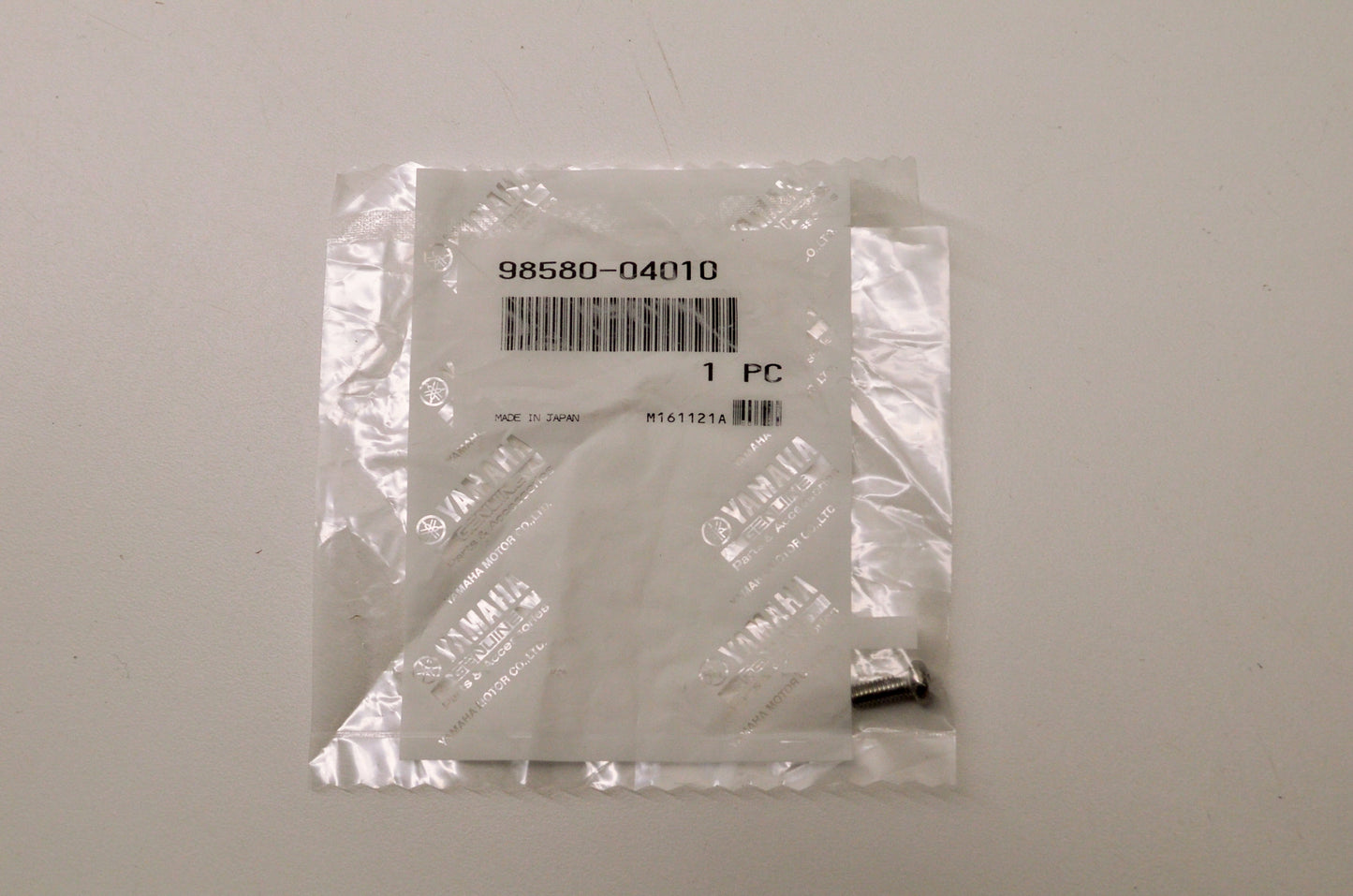 OEM Yamaha 98580-04010-00 Pan Head Screw NOS