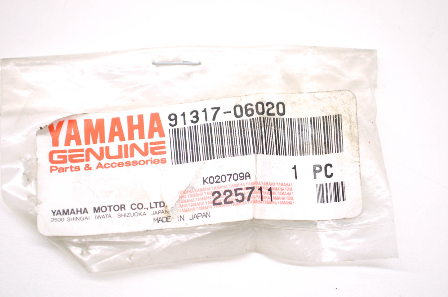 New OEM Yamaha 91317-06020-00 Bolt (4FL) NOS