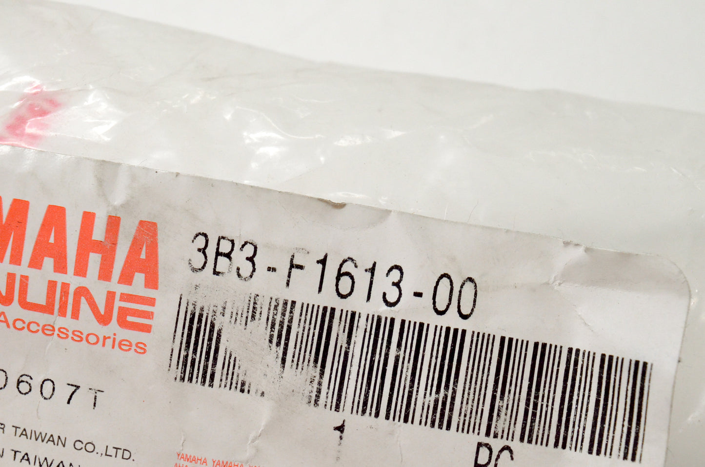 New OEM Yamaha 3B3-F1613-00-00 Fender Stay 1 NOS