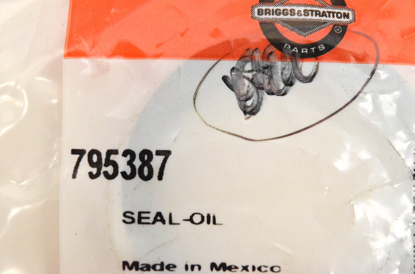New OEM Briggs & Stratton 795387 Oil Seal NOS