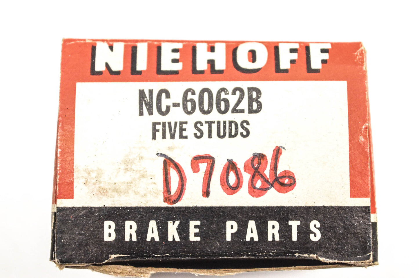 Niehoff NC-6062B, D7086 Wheel Lug Studs Qty 5 NOS
