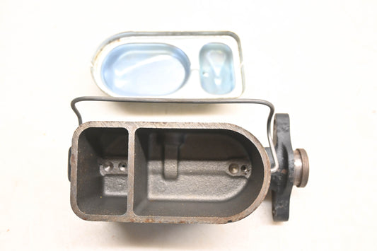 EIS E17052, 2227331 Brake Master Cylinder NOS