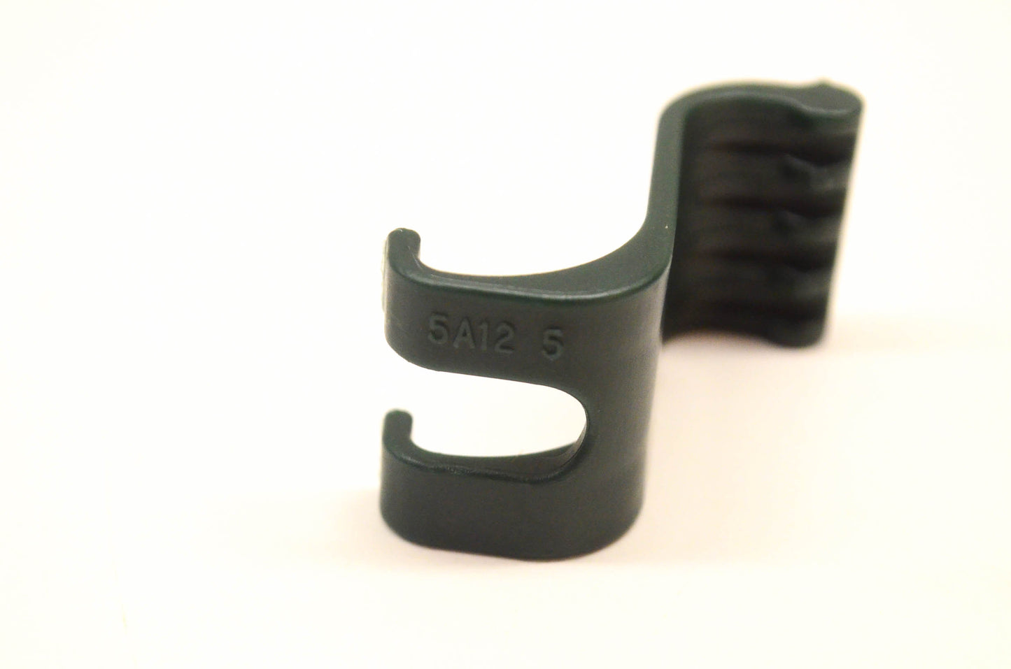 Rubbermaid 5A12 5 Big Max Shed Clip NOS