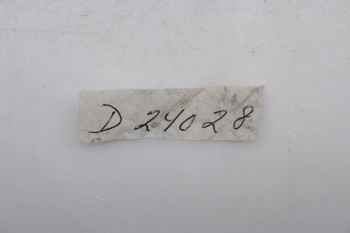 Aftermarket D24028 John Deere 90 Degree 9/16" x 3/8" Fitting NOS