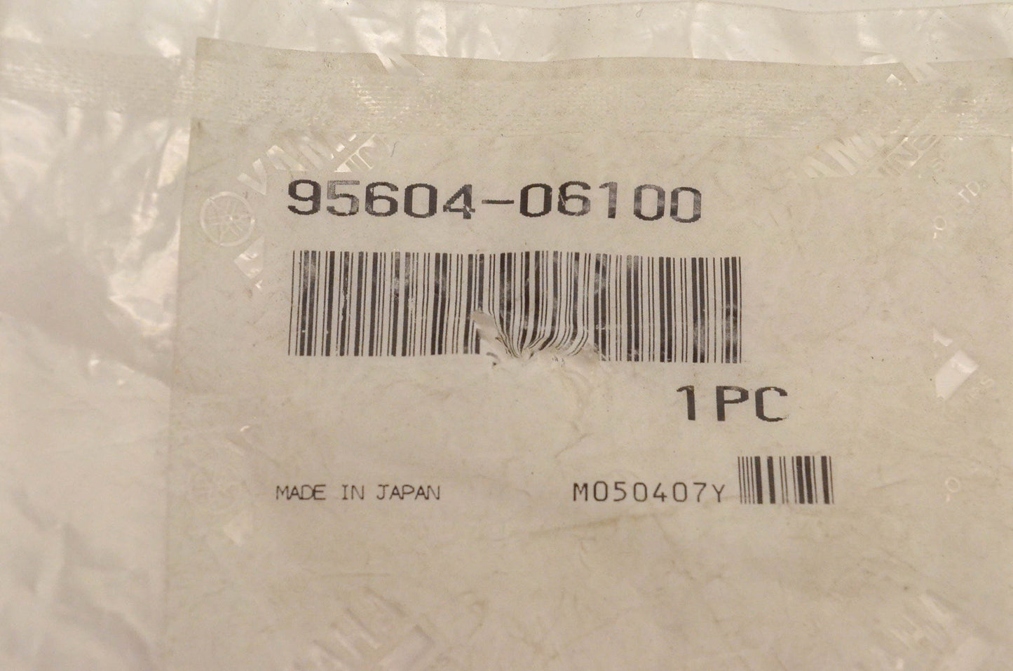New OEM Yamaha 95604-06100-00 Nut NOS