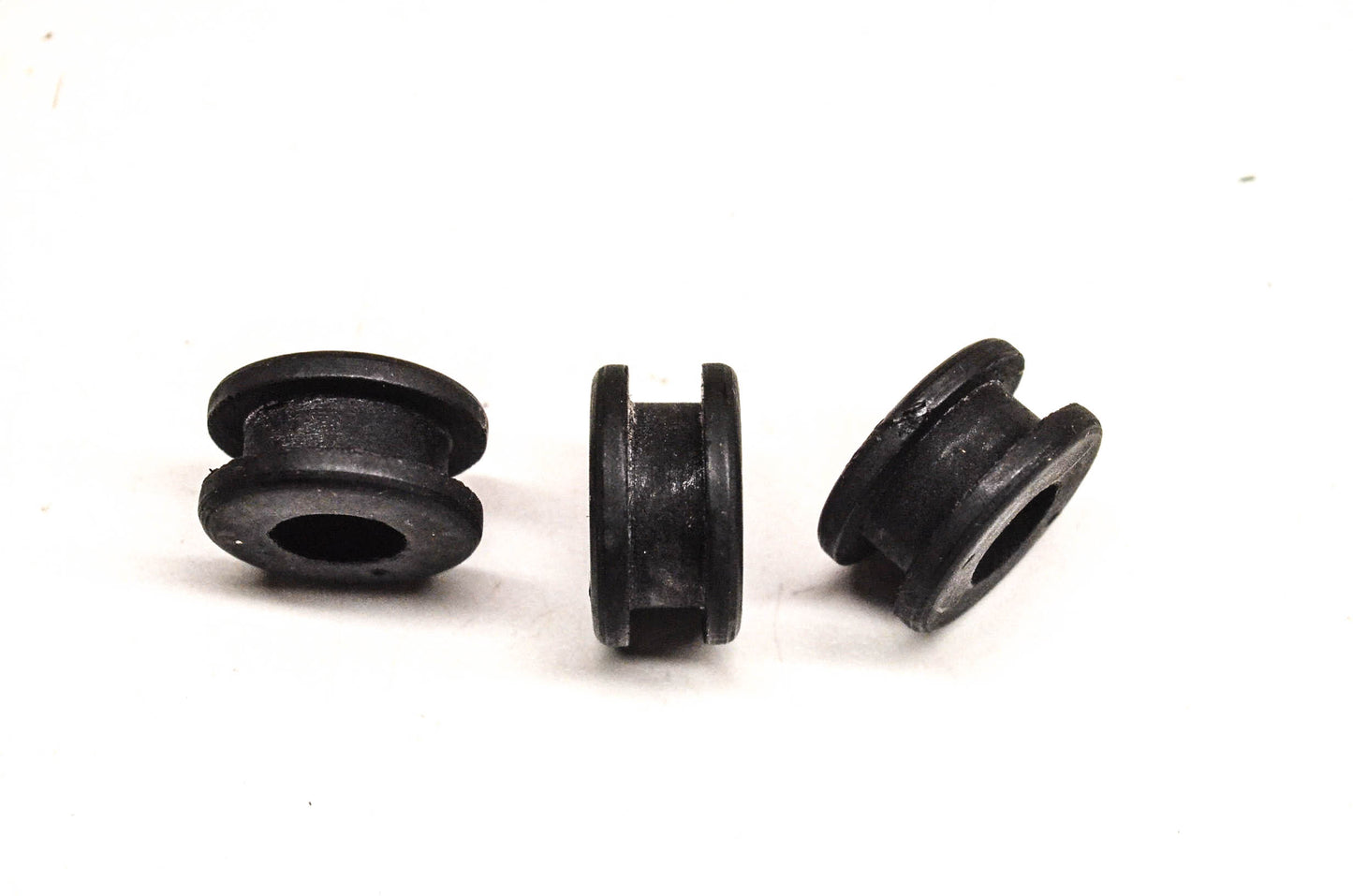 Aftermarket 293720028 Grommets Qty 3 NOS