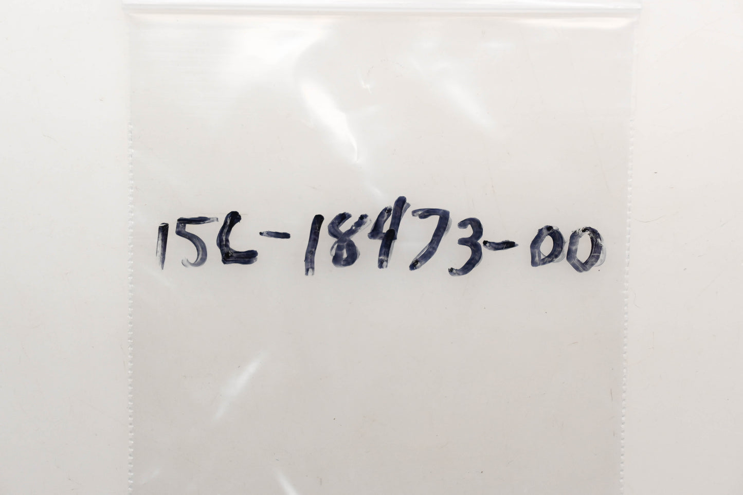 New OEM Yamaha 15L-18473-00-00 Spring Retainer Qty 1 NOS
