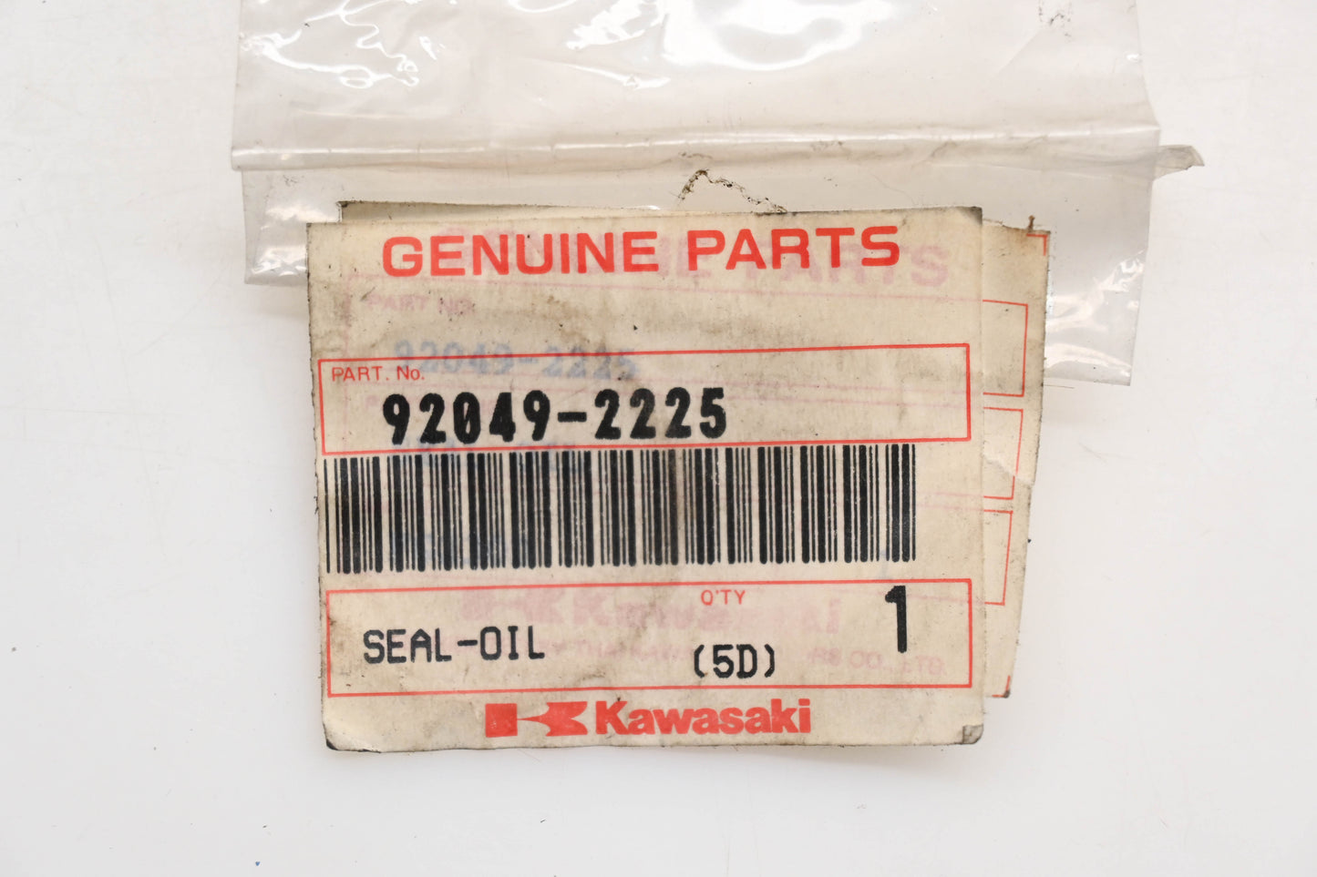 New OEM Kawasaki 92049-2225 Oil Seal Qty 1 NOS