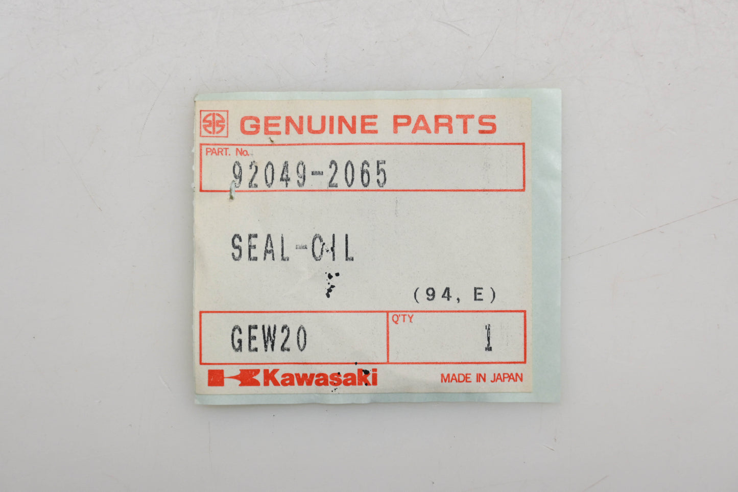 New OEM Kawasaki 92049-2065 Oil Seal Qty 1 NOS