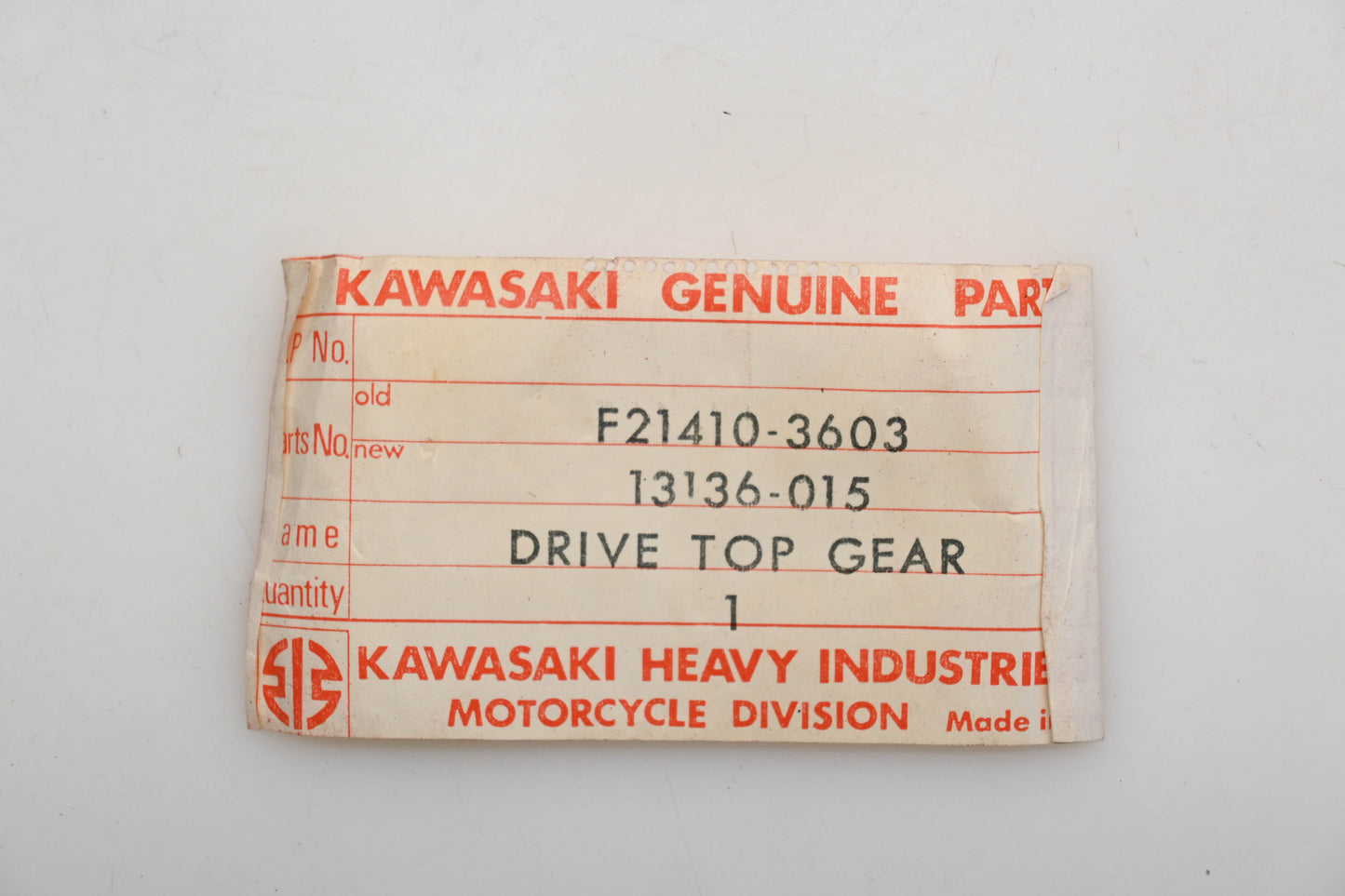 New OEM Kawasaki 13136-015 Top Gear Drive Shaft Qty 1 NOS
