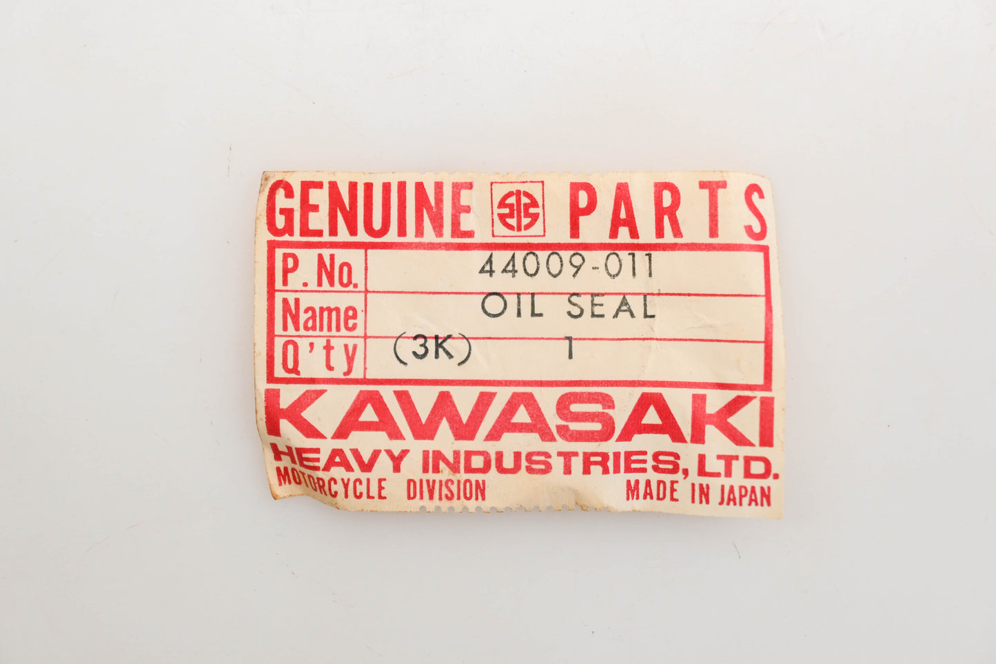 New OEM Kawasaki 44009-011 Oil Seal Qty 1 NOS