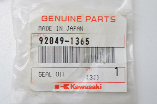 New OEM Kawasaki 92049-1365 Oil Seal NOS
