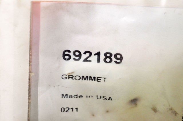 OEM Briggs & Stratton 692189 Grommet Qty 2 NOS