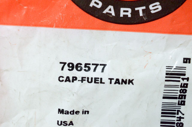 OEM Briggs & Stratton 796577 Fuel Tank Cap NOS
