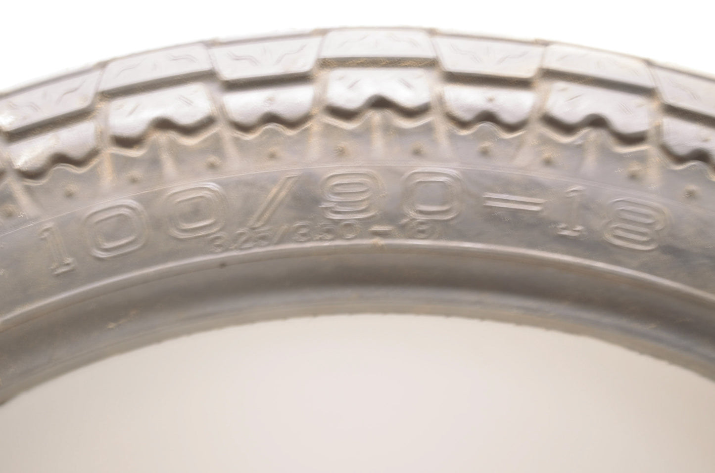NEW Chen Shin Tire 100/90-18