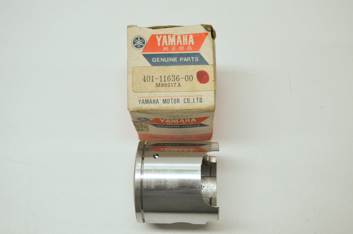 OEM Yamaha 401-11636-00-00 Piston 2 O/S 0.50 NOS