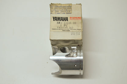 OEM Yamaha 3R2-11636-00-00 Piston 2 O/S 0.50 NOS