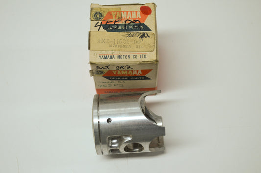 OEM Yamaha 2K5-11636-00-00 Piston 2 O/S 0.50 NOS