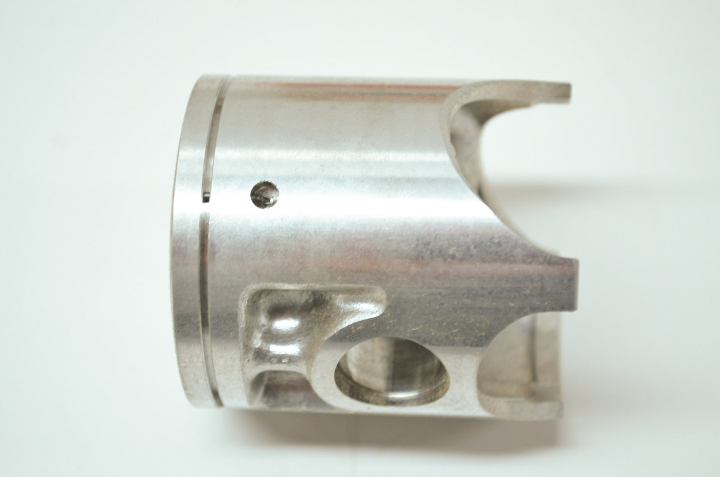 OEM Yamaha 2K5-11636-00-00 Piston 2 O/S 0.50 NOS