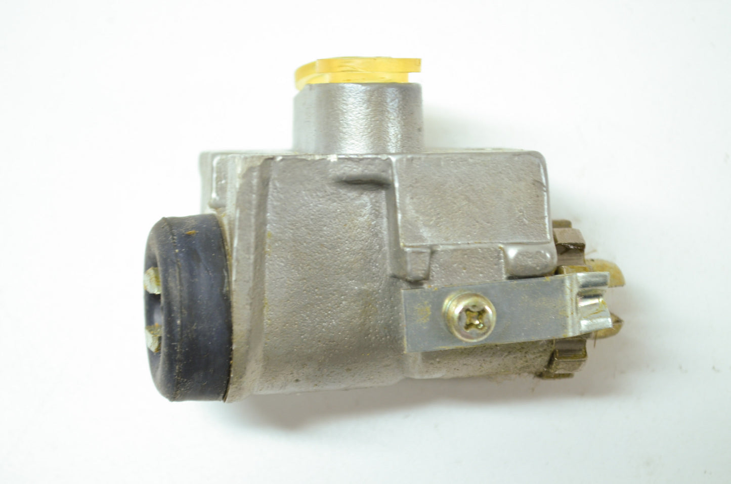 OEM Yamaha 3HN-25980-00-00 Wheel Cylinder NOS