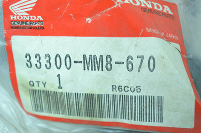 NEW OEM Honda Right Front Turn Signal 1987-1996 VT1100 Shadow 33300-MM8-670 NOS