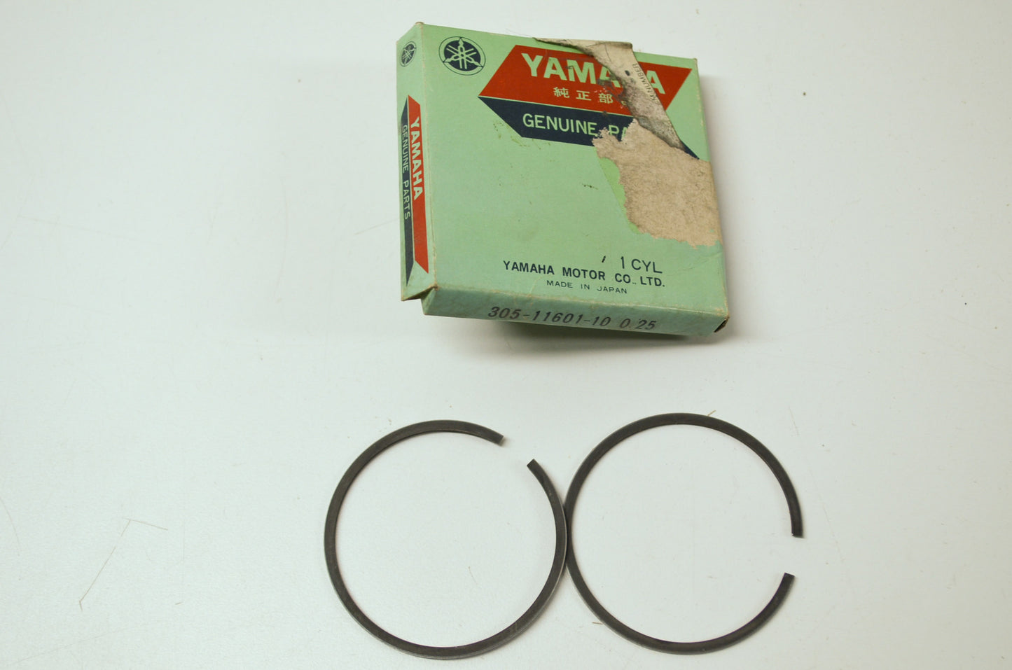 OEM Yamaha 305-11601-10-00 Piston Ring 1st Set NOS