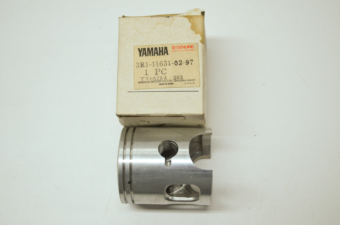 OEM Yamaha 3R1-11631-02-97 Piston STD NOS