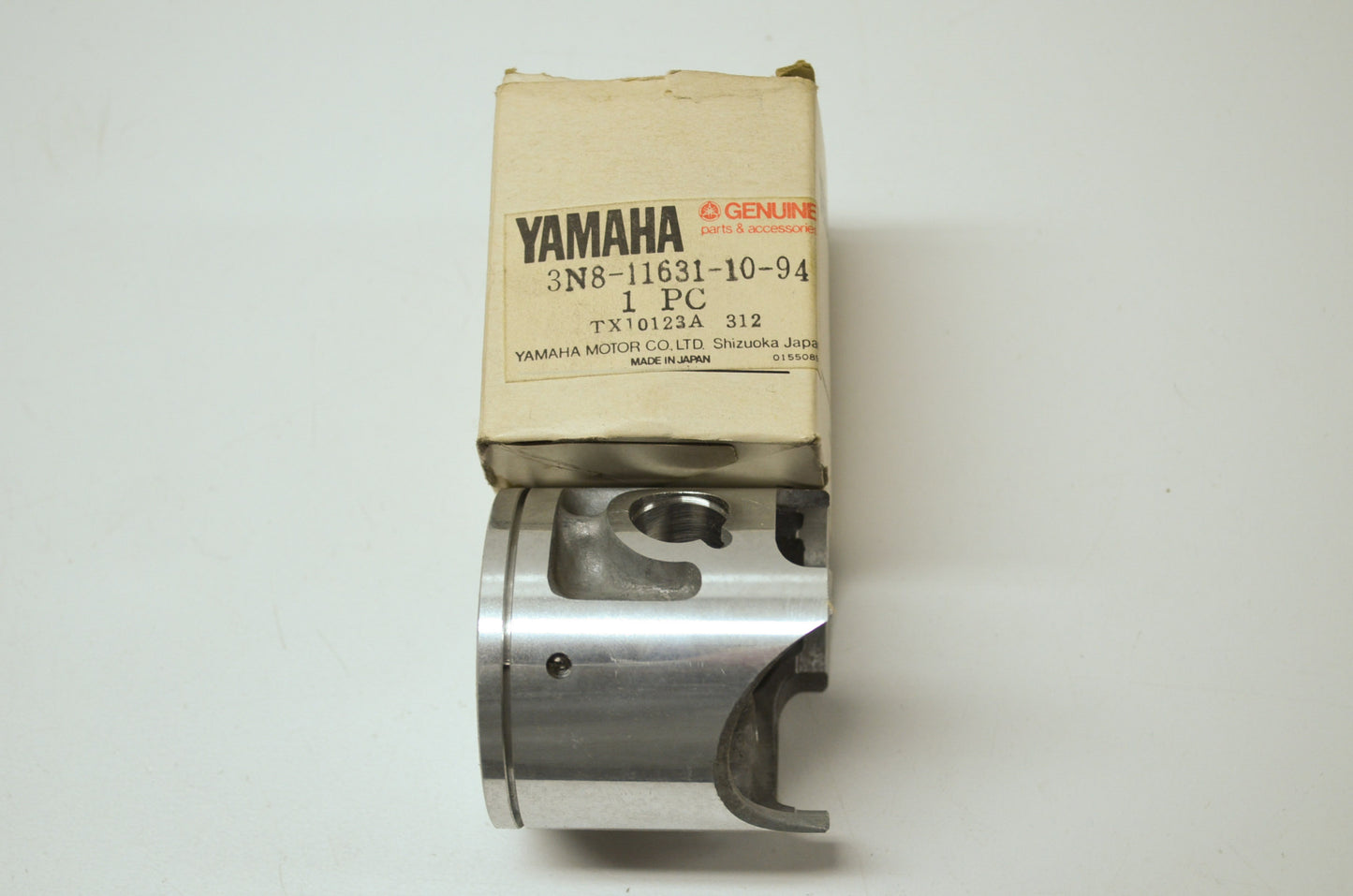 OEM Yamaha 3N8-11631-10-94 Piston STD NOS