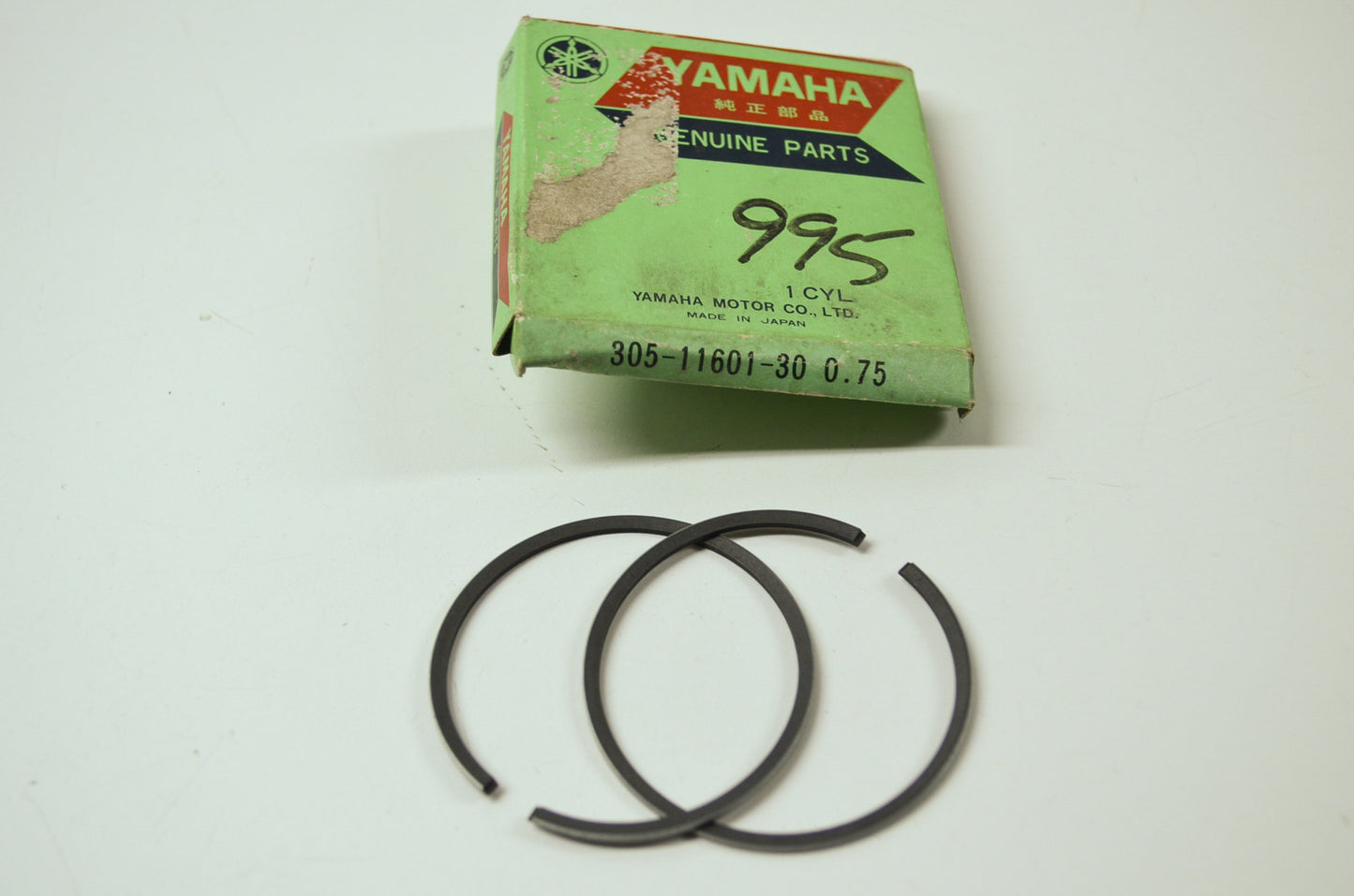 OEM Yamaha 305-11601-30-00 Piston Ring Set 3 NOS