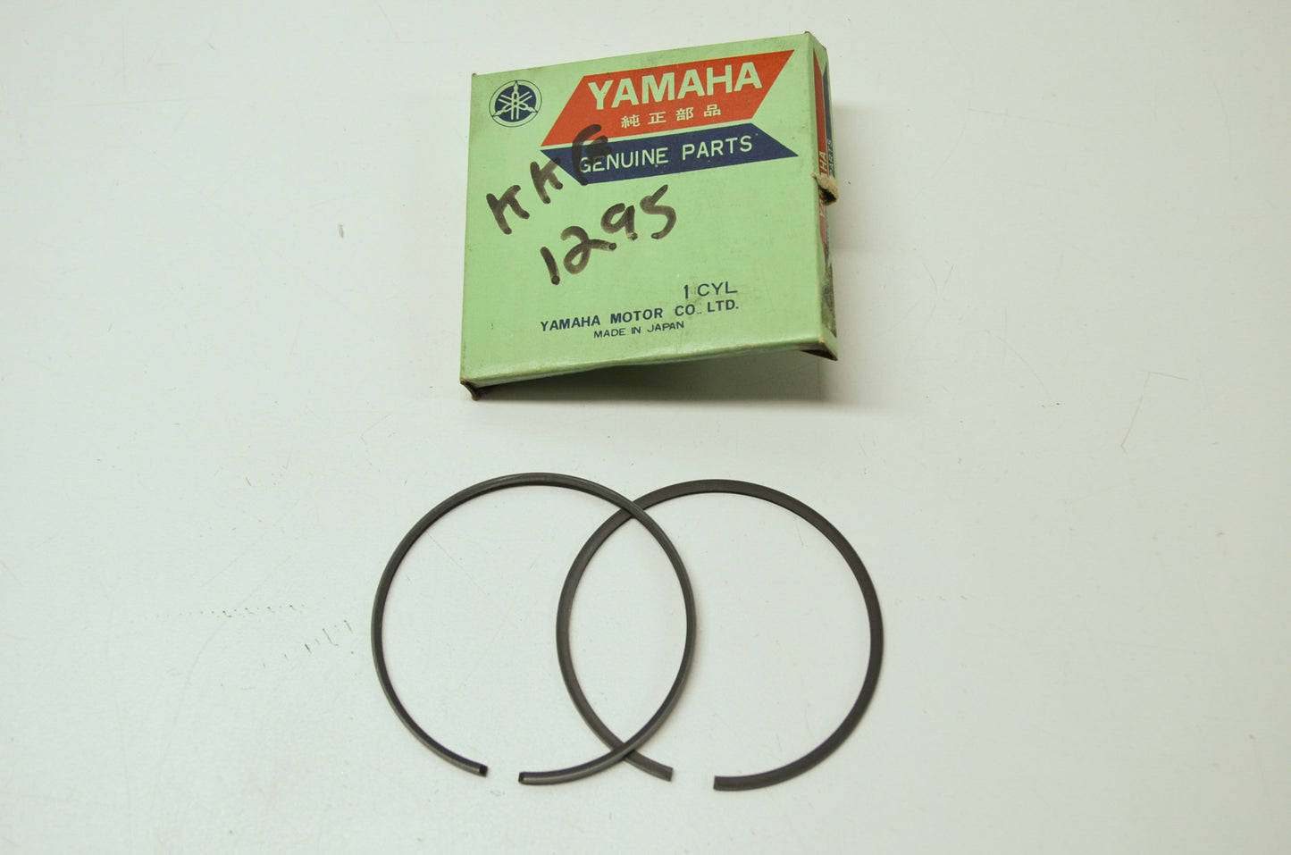 OEM Yamaha 1M1-11610-10-00 Piston Ring 1st Set NOS