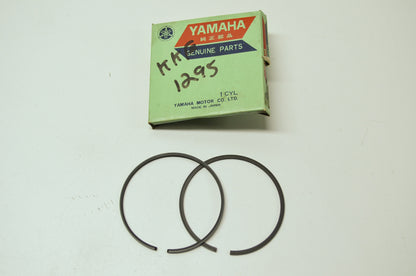 OEM Yamaha 1M1-11610-10-00 Piston Ring 1st Set NOS