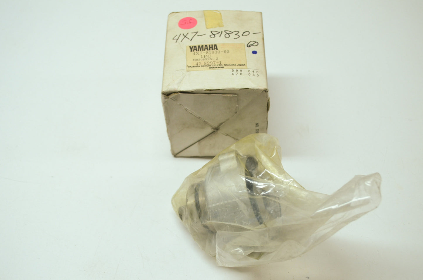 OEM Yamaha 4X7-81830-60-00 Front Bracket Assembly NOS