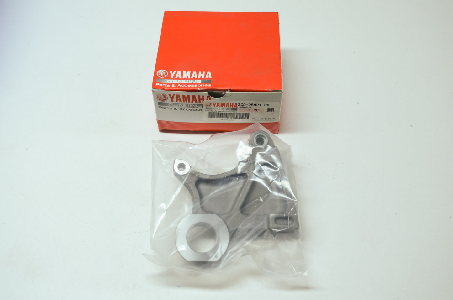 OEM Yamaha 2C0-25921-00-00 Bracket Support NOS