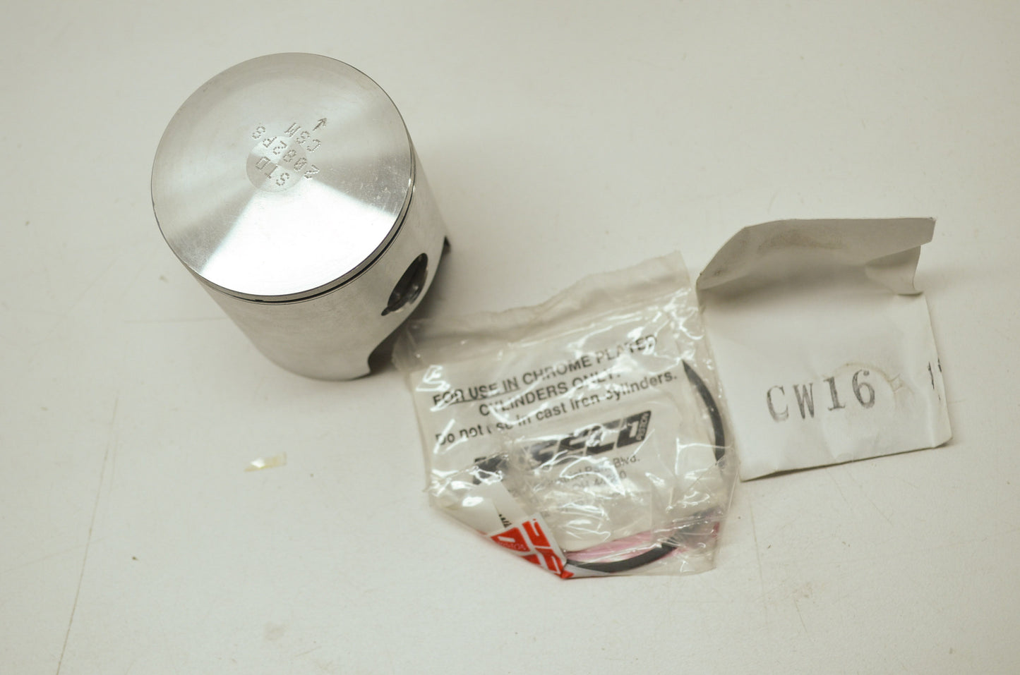 NEW Wiseco Kawasaki Piston Standard 340 2082PS NOS