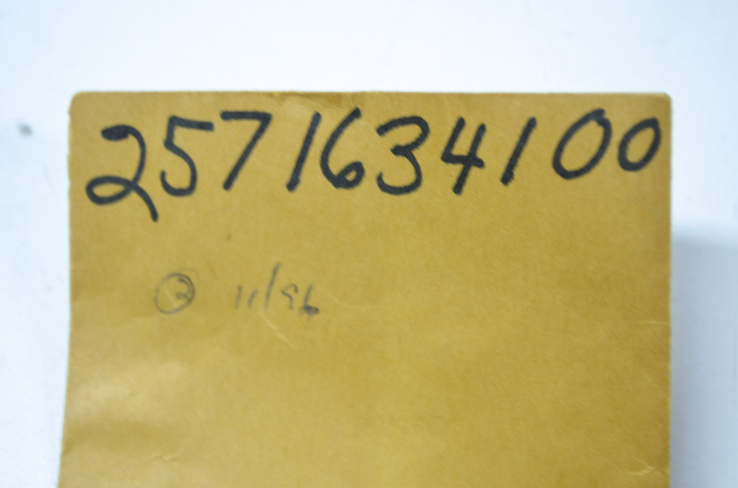 OEM Yamaha 257-16341-00-00 Push Screw NOS
