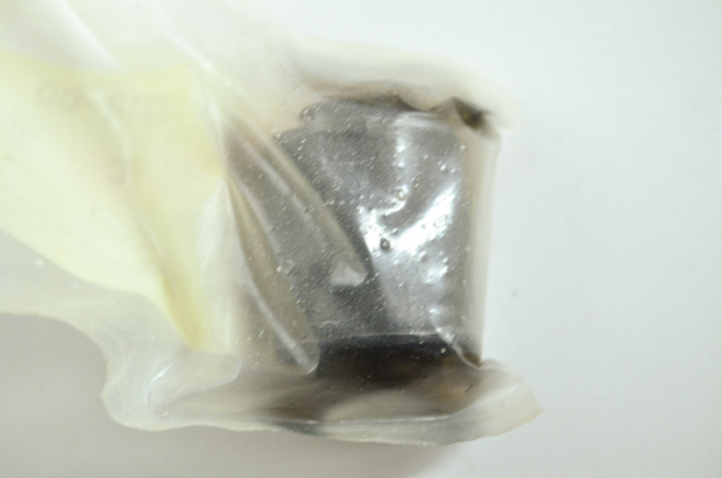 New OEM Yamaha 2XJ-2331R-00-00 Bush Damper 2 NOS