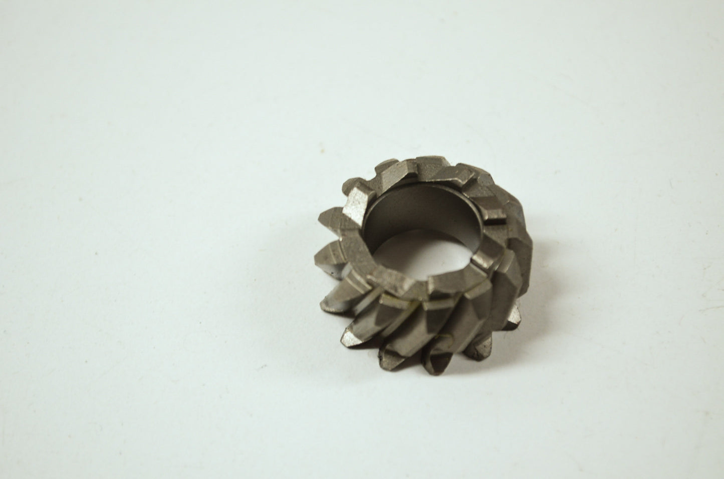 OEM Yamaha 3L5-15631-00-00 Kick Pinion Gear NOS