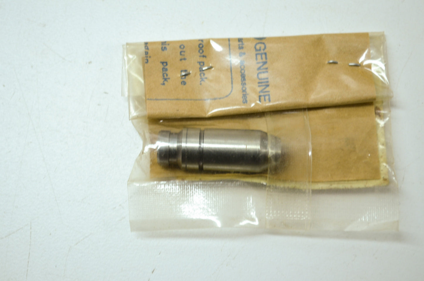 New OEM Yamaha 22F-11134-10-00 O/S Exhaust Valve Guide 1 NOS