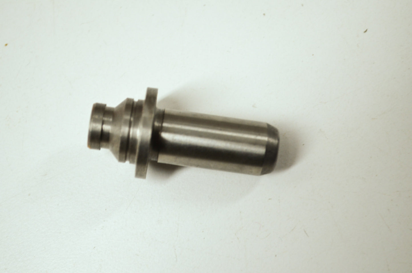OEM Yamaha 1J7-11134-10-00 O/S Exhaust Valve Guide 1 NOS