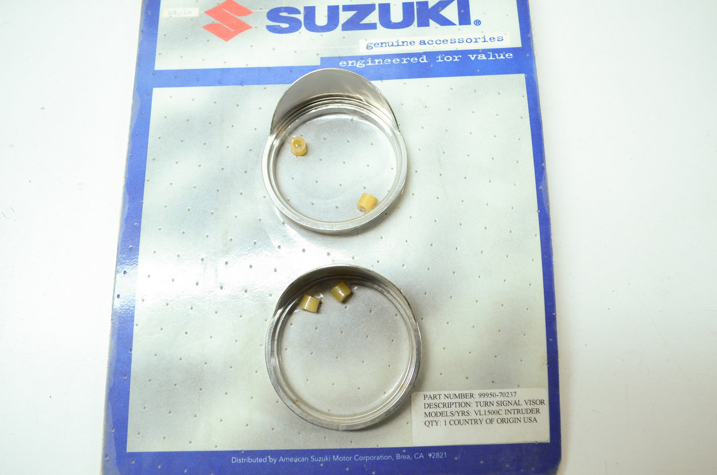 NEW OEM Suzuki Turn Signal Cover Visor VL1500 Intruder 1500 99950-70237 NOS
