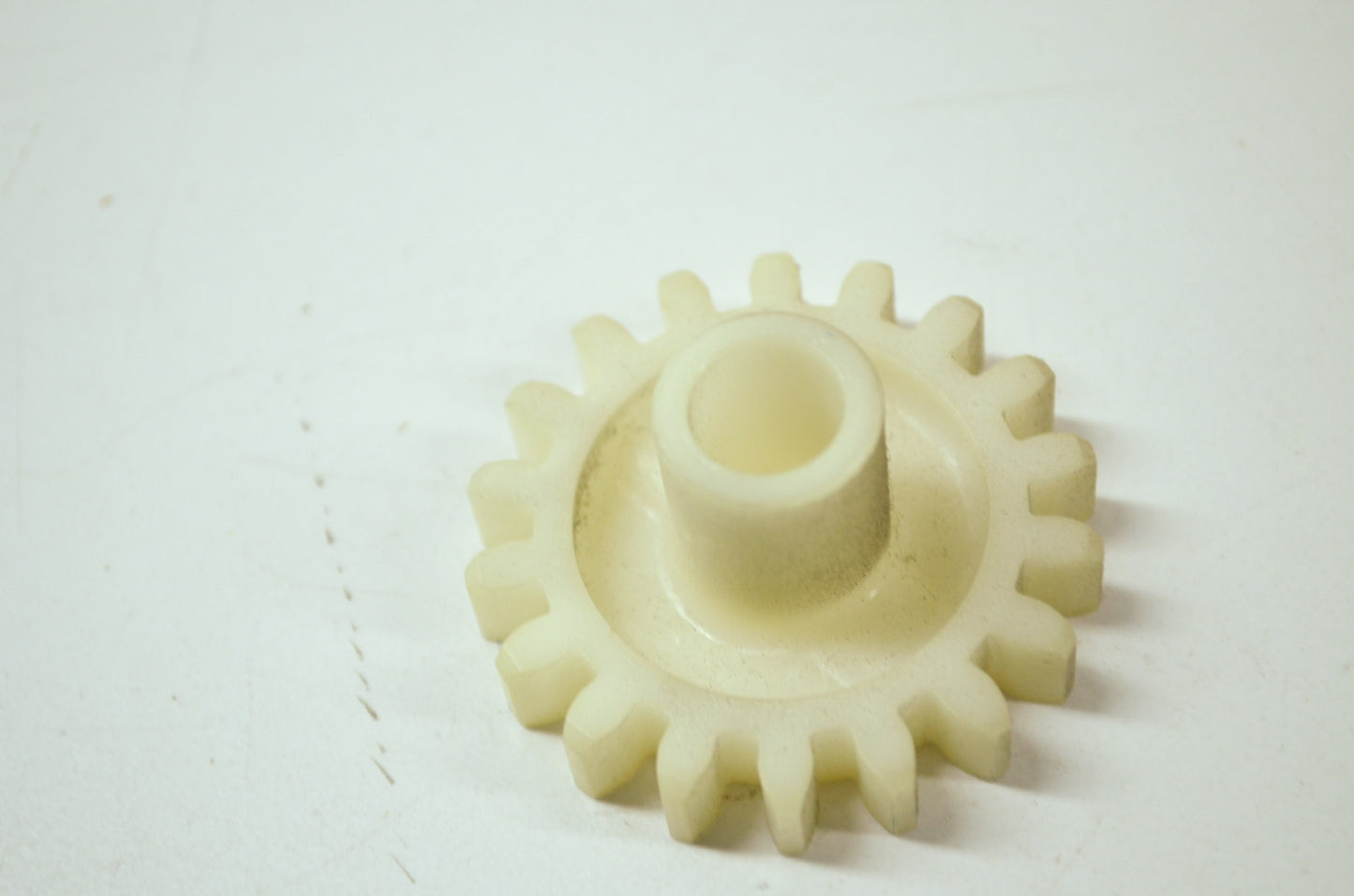 OEM Yamaha 39X-12459-00-00 Impeller Shaft Gear NOS