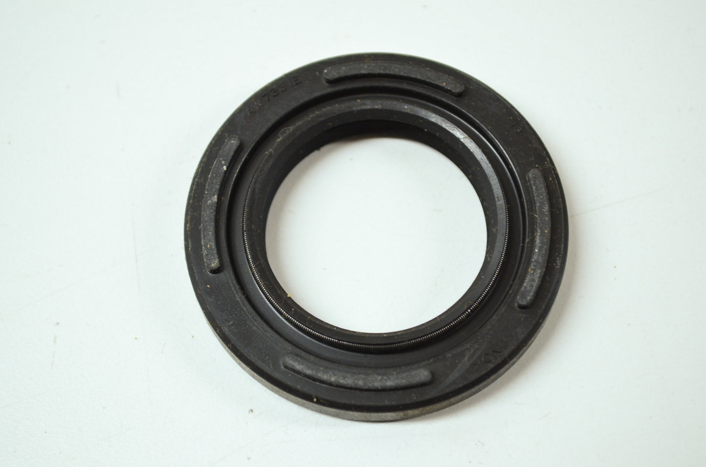 NEW OEM Suzuki Crank Shaft Seal 73-77 GT380 79-80 RM250 09289-32002 NOS